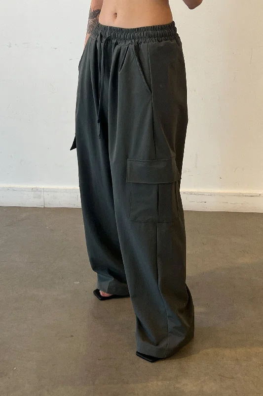 PLEATED CARGO PANTS